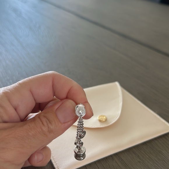 B Zero Bulgari earrings , white gold, with diamond. 100% authentic